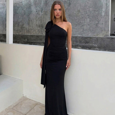 Single-shoulder Pleated Slim-fit Solid-color Dress