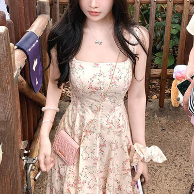 Floral Figure-flattering Waist-cinching Slip Dress With A Flowy Floral Printperfect For Summer